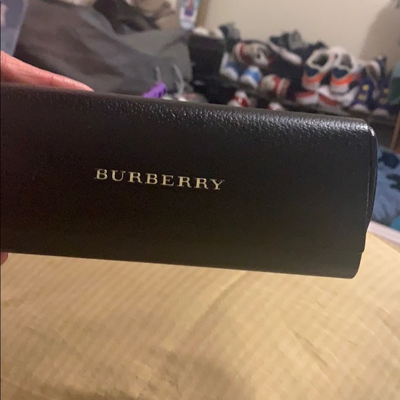 black Burberry prescription glasses with case - Picture 5 of 5